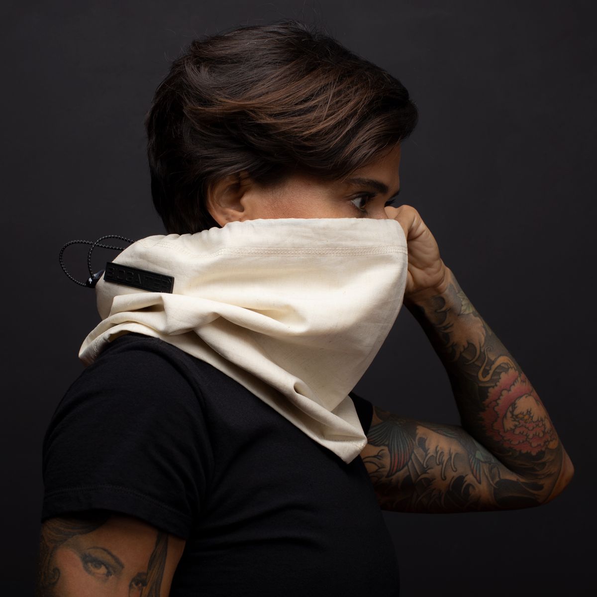 Woman wearing natural hemp and cotton Biogaiter